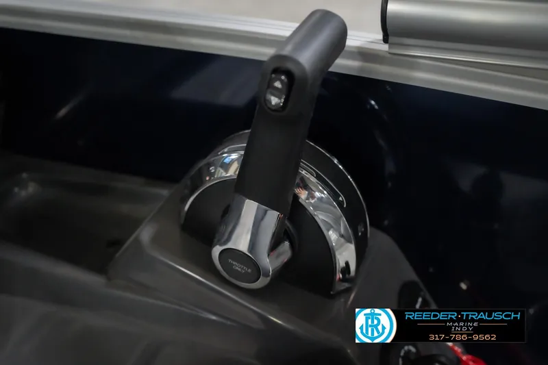 Slide: The Image of Throttle control of 2026 Bennington 22 MSB boat, featuring sleek design and ergonomic handle. - 40