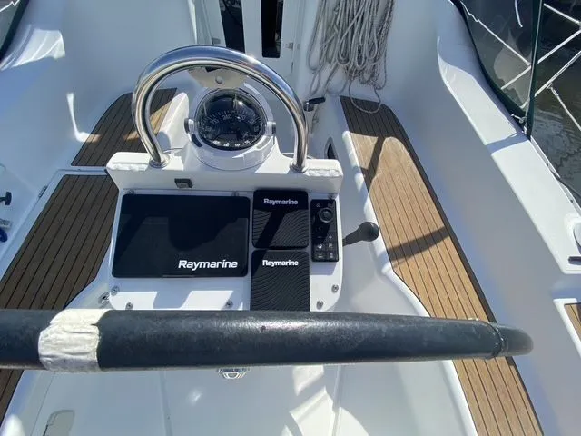 Slide: The Image of Beneteau 393 2002 - 16