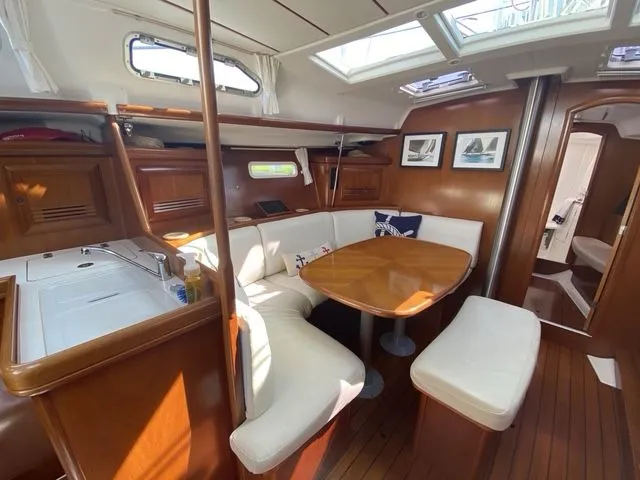 Slide: The Image of Beneteau 393 2002 - 23