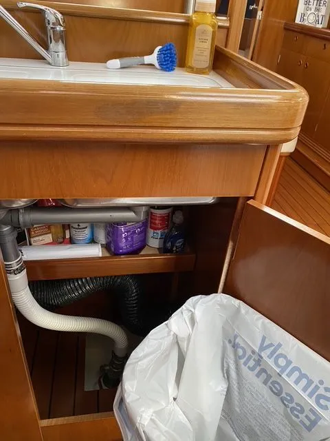 Slide: The Image of Beneteau 393 2002 - 34