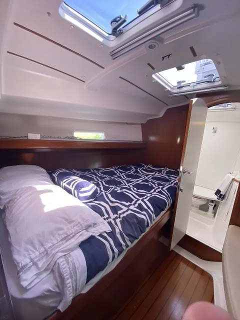 Slide: The Image of Beneteau 393 2002 - 36