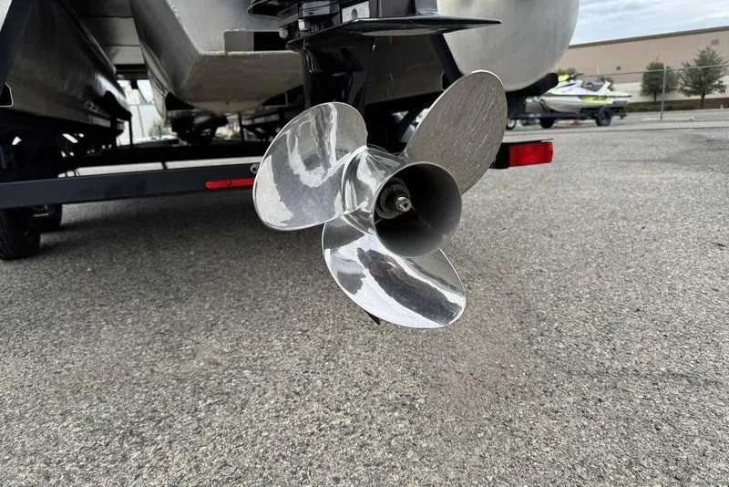 Slide: The Image of Propeller of 2018 Sun Tracker SportFish 22 XP3 pontoon boat on trailer. - 10