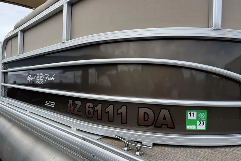 Slide: The Image of 2018 Sun Tracker SportFish 22 XP3 pontoon boat with registration number AZ 6111 DA. - 16