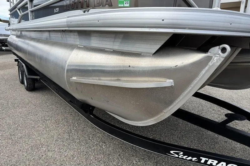 Slide: The Image of 2018 Sun Tracker SportFish 22 XP3 pontoon boat on a trailer, side view. - 19