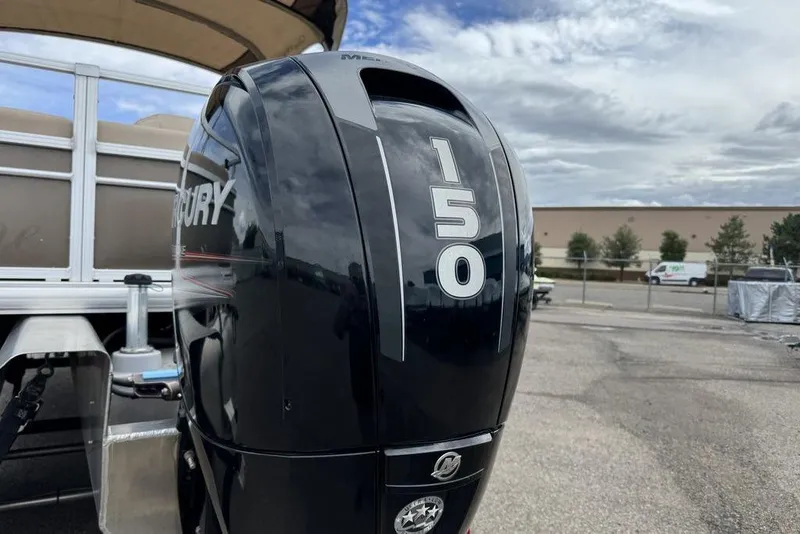 Slide: The Image of 2018 Sun Tracker SportFish 22 XP3 with Mercury 150 outboard motor. - 8