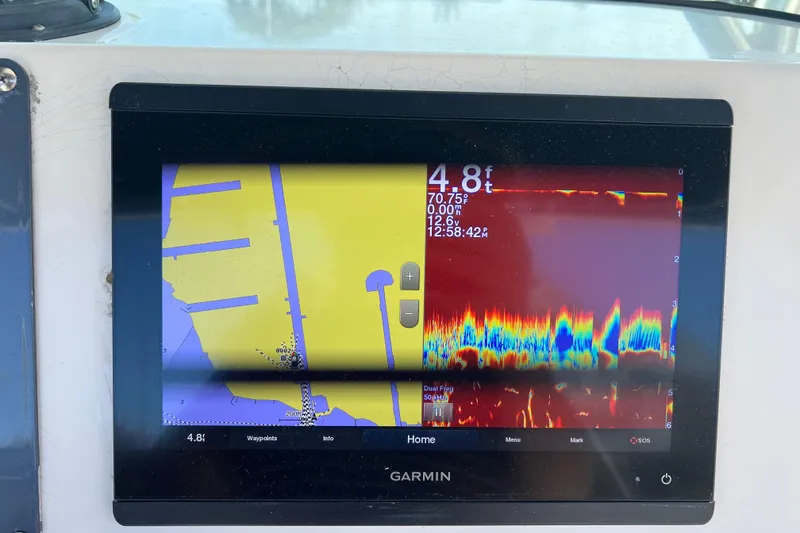 Slide: The Image of Garmin fishfinder display on 2004 Robalo R260 Center Console boat. - 27