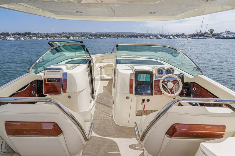 Slide: The Image of Chris-Craft Launch 35 GT 2024 - 6