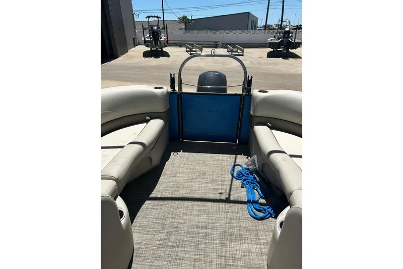 Slide: The Image of 2020 Cypress Cay Seabreeze 232 pontoon boat interior with seating and blue rope. - 5