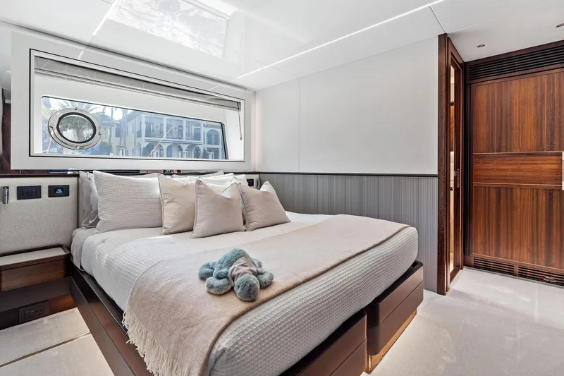 Slide: The Image of Sunseeker 90 Ocean 2024 - 63