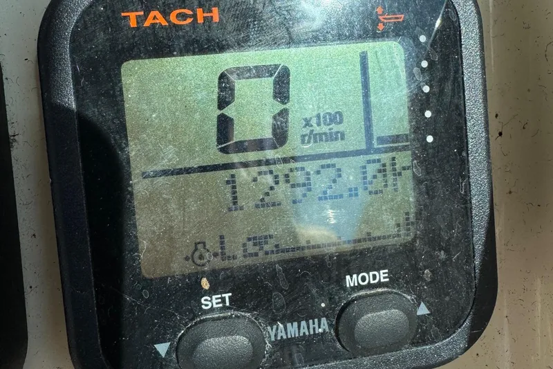 Slide: The Image of Yamaha tachometer display on 2011 Parker 2510 XL Walkaround boat showing 1292.0 hours. - 10