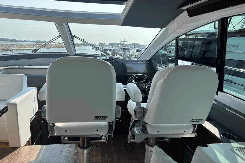 Slide: The Image of Cruisers Yachts 60 Cantius 2024 - 20