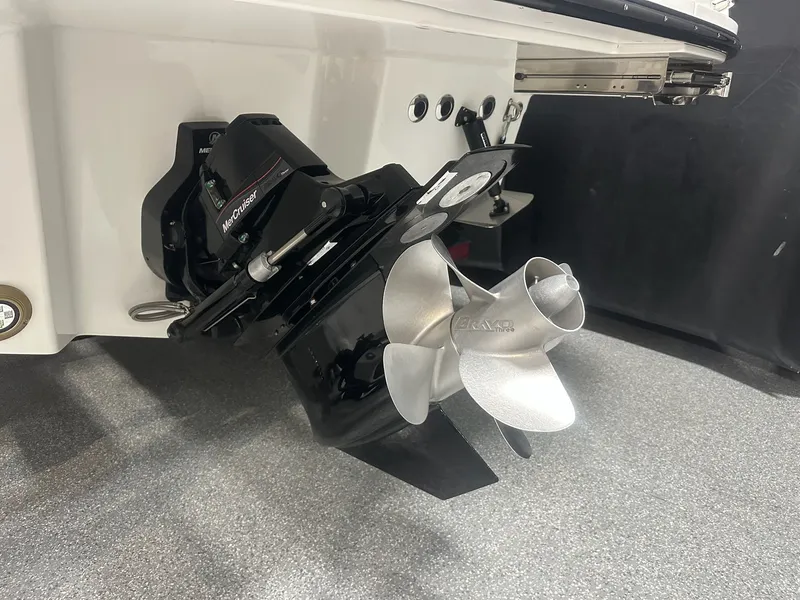Slide: The Image of Sea Ray SLX 260 2026 - 13