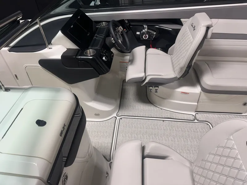Slide: The Image of Sea Ray SLX 260 2026 - 6