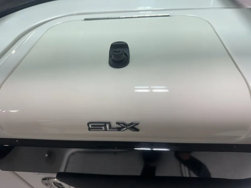Slide: The Image of Sea Ray SLX 260 2026 - 63