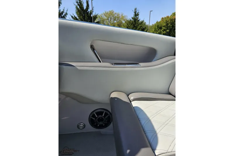 Slide: The Image of 2007 Donzi 35 ZR interior detail with speaker and quilted upholstery. - 61