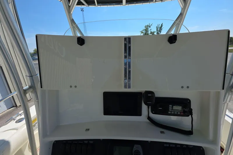 Slide: The Image of 2006 Boston Whaler 240 Outrage boat console with navigation and communication equipment. - 20