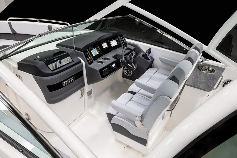 Slide: The Image of Chaparral 280 OSX 2025 - 14