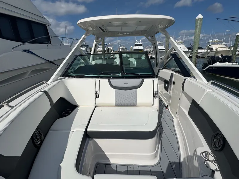 Slide: The Image of Chaparral 280 OSX 2025 - 6