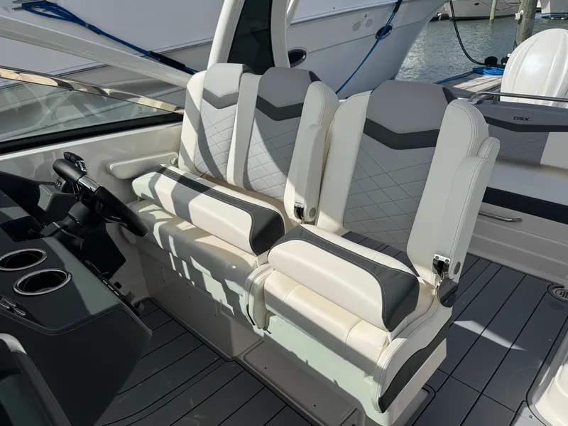 Slide: The Image of Chaparral 280 OSX 2025 - 8