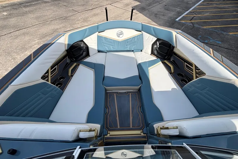 Slide: The Image of 2026 Tigé Ultré 25ZX boat interior with luxurious blue and white seating. - 41