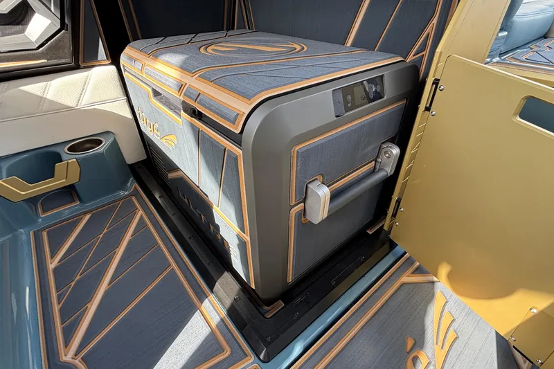 Slide: The Image of 2026 Tigé Ultré 25ZX interior with stylish design and modern features. - 45