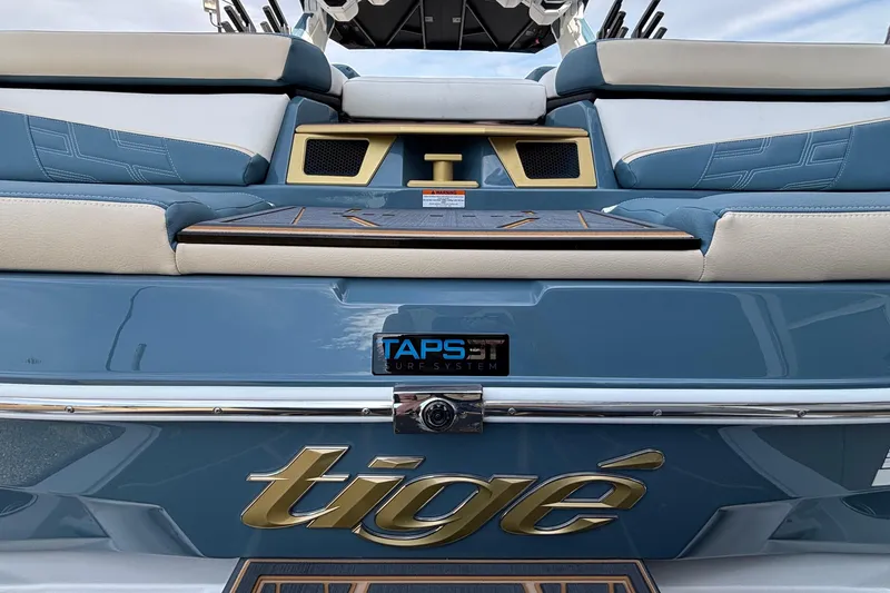 Slide: The Image of 2026 Tigé Ultré 25ZX boat with TAPS 3T surf system, blue and white seating. - 68