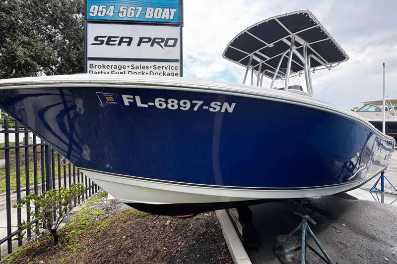 The Image of 2019 NauticStar 22 XS Offshore boat displayed at Sea Pro dealership. - 1