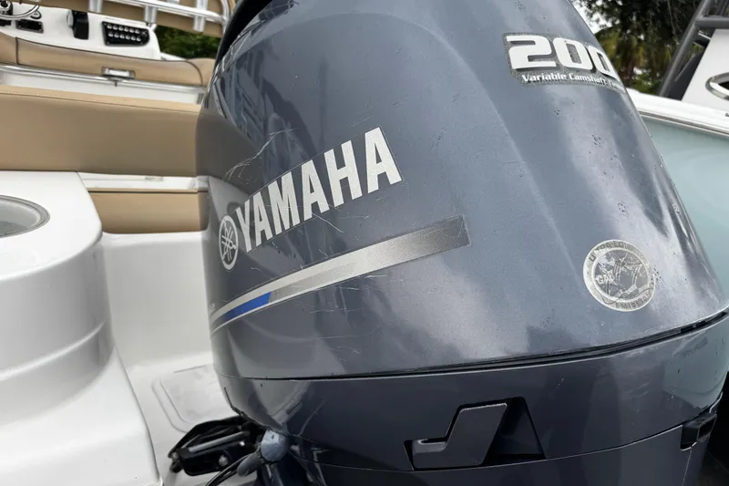 Slide: The Image of 2019 NauticStar 22 XS Offshore with Yamaha 200 outboard engine. - 30