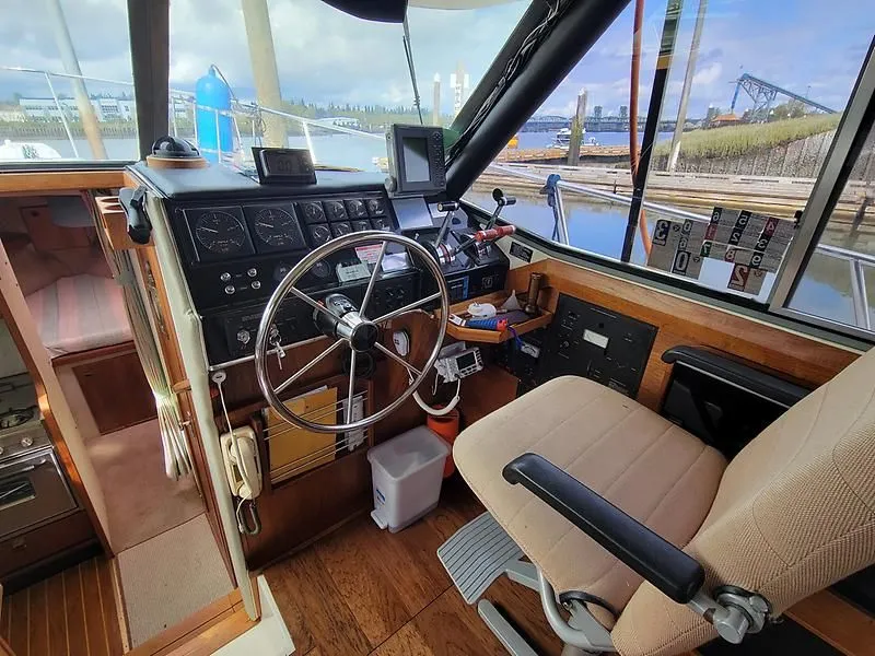 Slide: The Image of Bayliner 3288 Motoryacht 1989 - 10