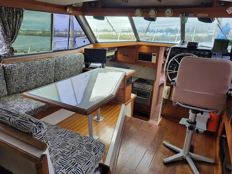 Slide: The Image of Bayliner 3288 Motoryacht 1989 - 11