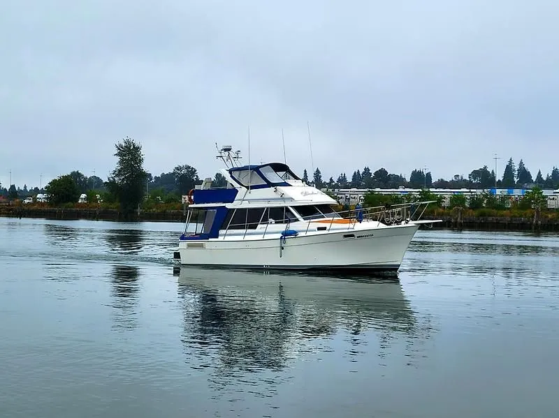 Slide: The Image of Bayliner 3288 Motoryacht 1989 - 2