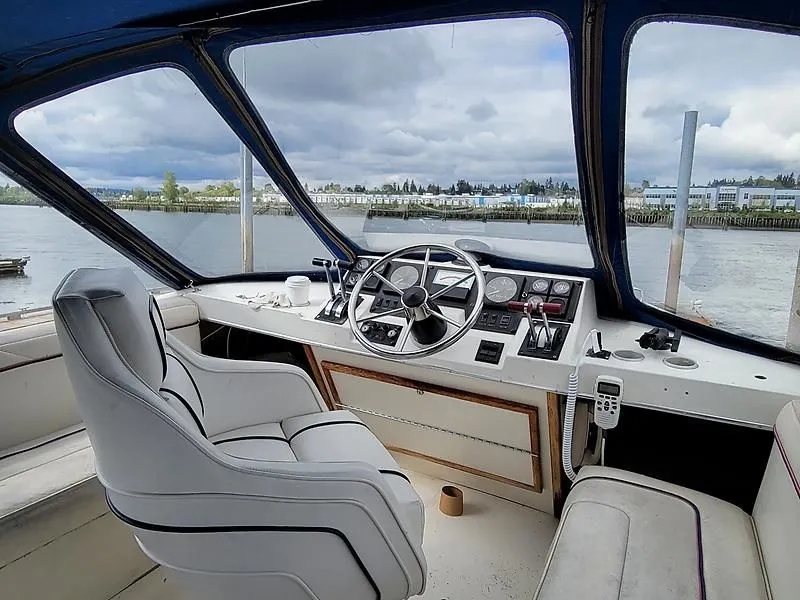Slide: The Image of Bayliner 3288 Motoryacht 1989 - 3