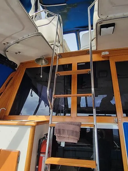 Slide: The Image of Bayliner 3288 Motoryacht 1989 - 4