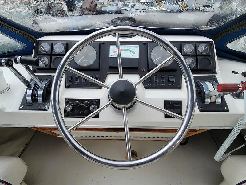 Slide: The Image of Bayliner 3288 Motoryacht 1989 - 5