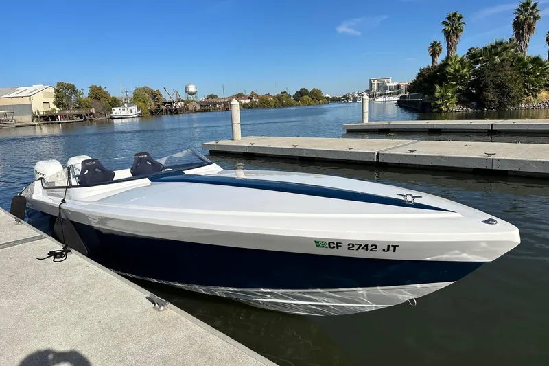 Slide: The Image of 2017 Formula 292 SR-1 speedboat docked on a sunny day by a calm river. - 10