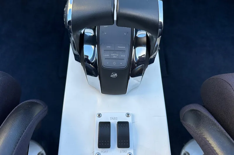 Slide: The Image of Throttle controls of a 2017 Formula 292 SR-1 boat cockpit. - 25