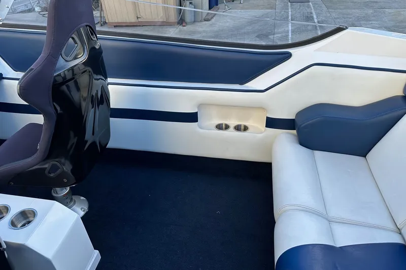 Slide: The Image of Interior of 2017 Formula 292 SR-1 boat with blue and white seating. - 26