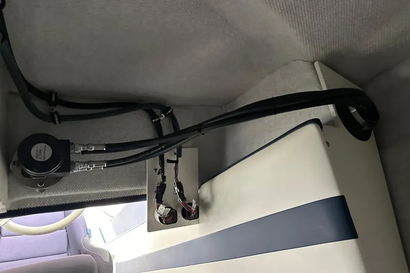 Slide: The Image of 2017 Formula 292 SR-1 interior wiring and components detail. - 29