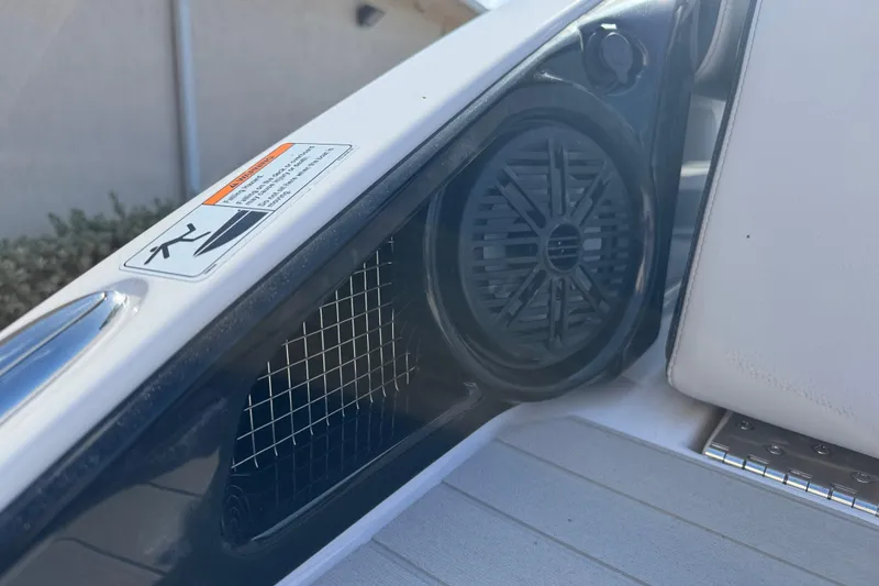 Slide: The Image of 2025 Yamaha AR250 boat speaker and warning label detail. - 26