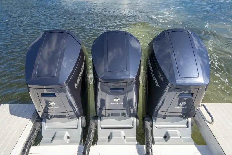 Slide: The Image of 2025 Azimut Verve 48 - Image 15 - 15