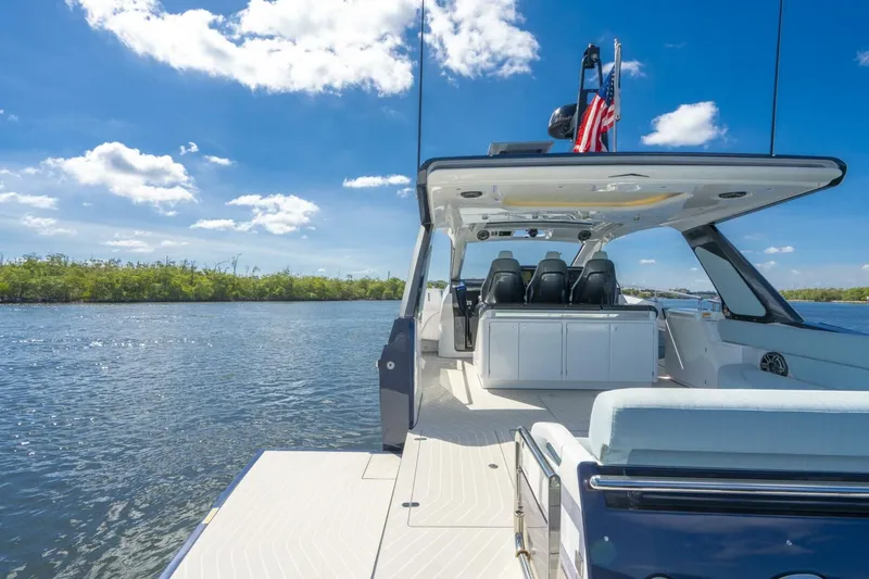 Slide: The Image of 2025 Azimut Verve 48 - Image 16 - 16