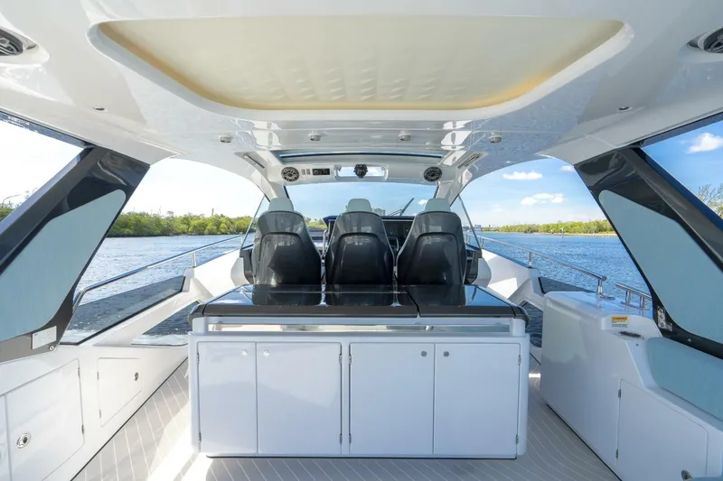 Slide: The Image of 2025 Azimut Verve 48 - Image 23 - 23