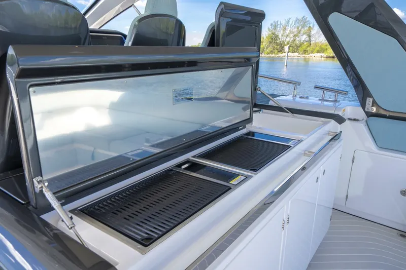 Slide: The Image of 2025 Azimut Verve 48 - Image 25 - 25