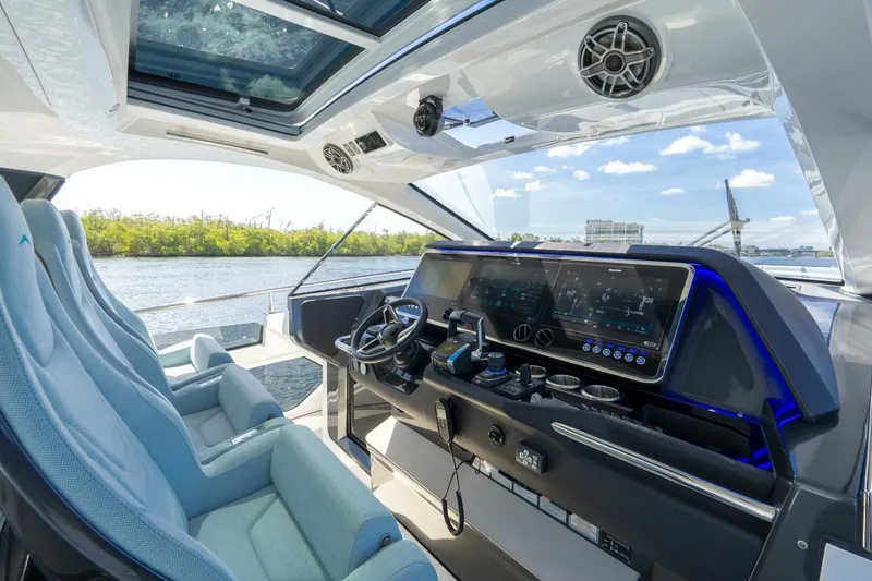 Slide: The Image of 2025 Azimut Verve 48 - Image 27 - 27