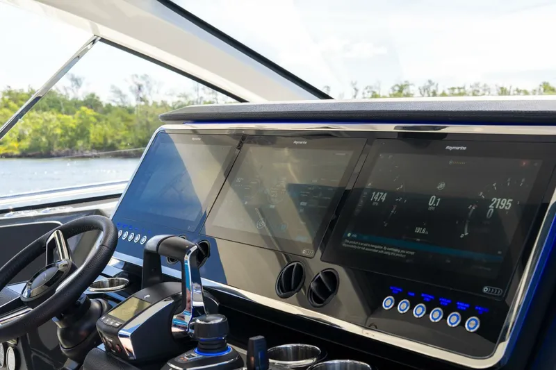 Slide: The Image of 2025 Azimut Verve 48 - Image 31 - 31