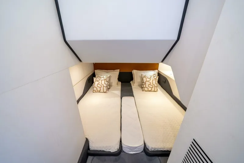 Slide: The Image of 2025 Azimut Verve 48 - Image 42 - 42