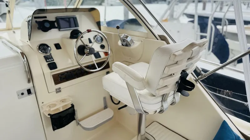 Slide: The Image of 2007 Mainship Pilot 30-11 - Image 10 - 10