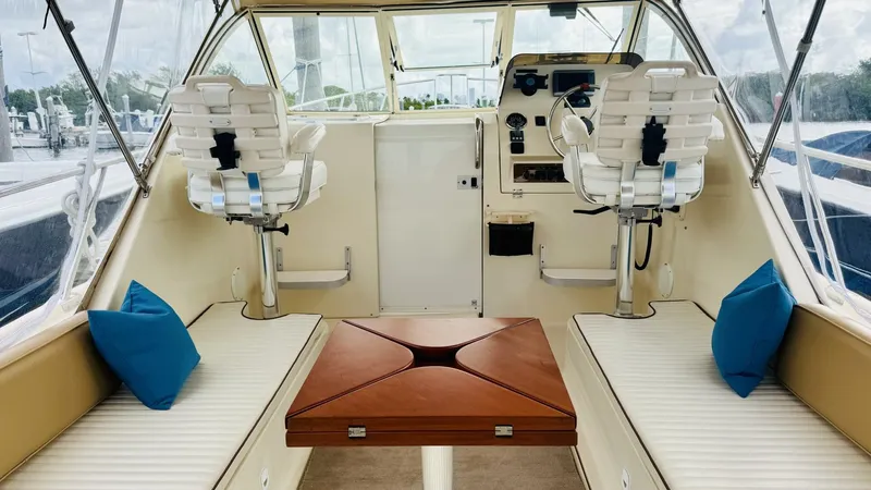 Slide: The Image of 2007 Mainship Pilot 30-11 - Image 14 - 14