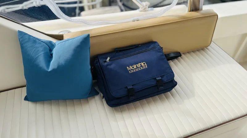 Slide: The Image of 2007 Mainship Pilot 30-11 - Image 16 - 16