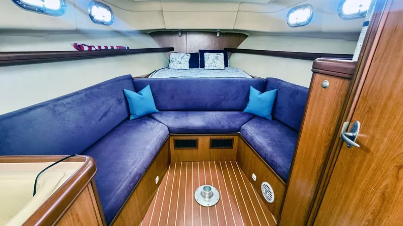 Slide: The Image of 2007 Mainship Pilot 30-11 - Image 17 - 17